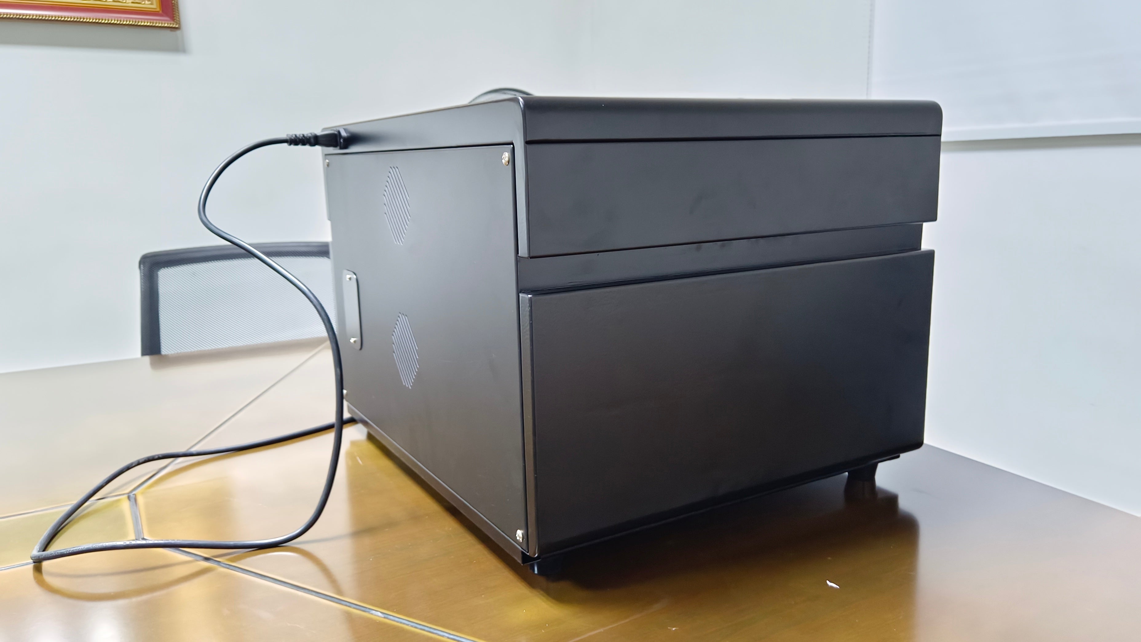 Tablet Charging Cabinet/Cart Suitable for Tablets up to 12 Inches, 16-BIT Workstation, Black (RM16)