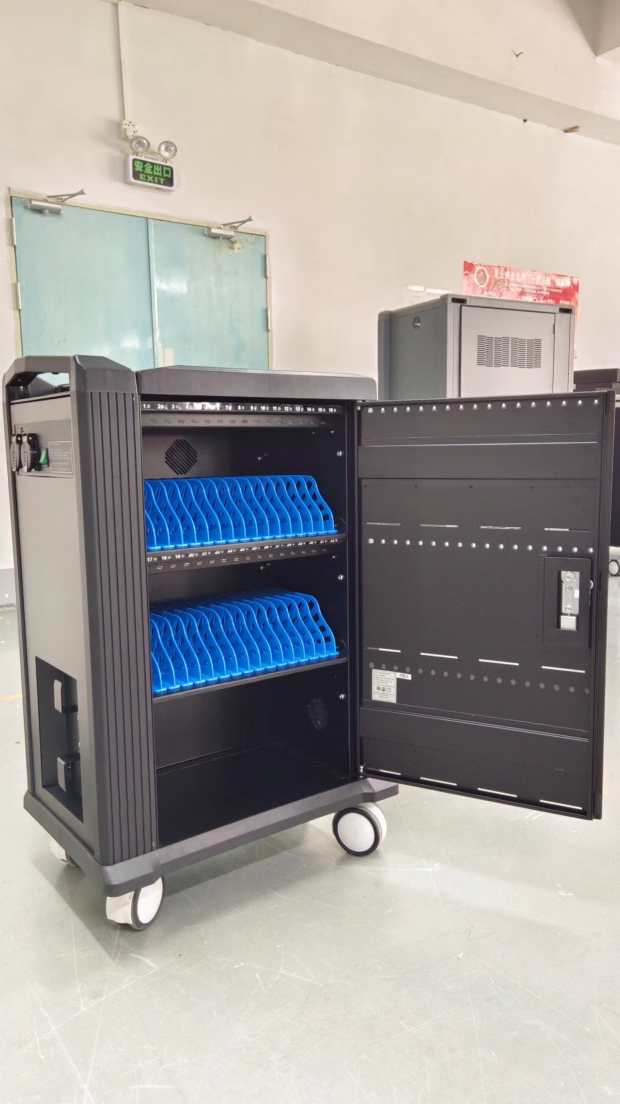Tablet Charging Cabinet/Cart Suitable for Tablets up to 11 Inches, 32-BIT Workstation, Black (RM32)