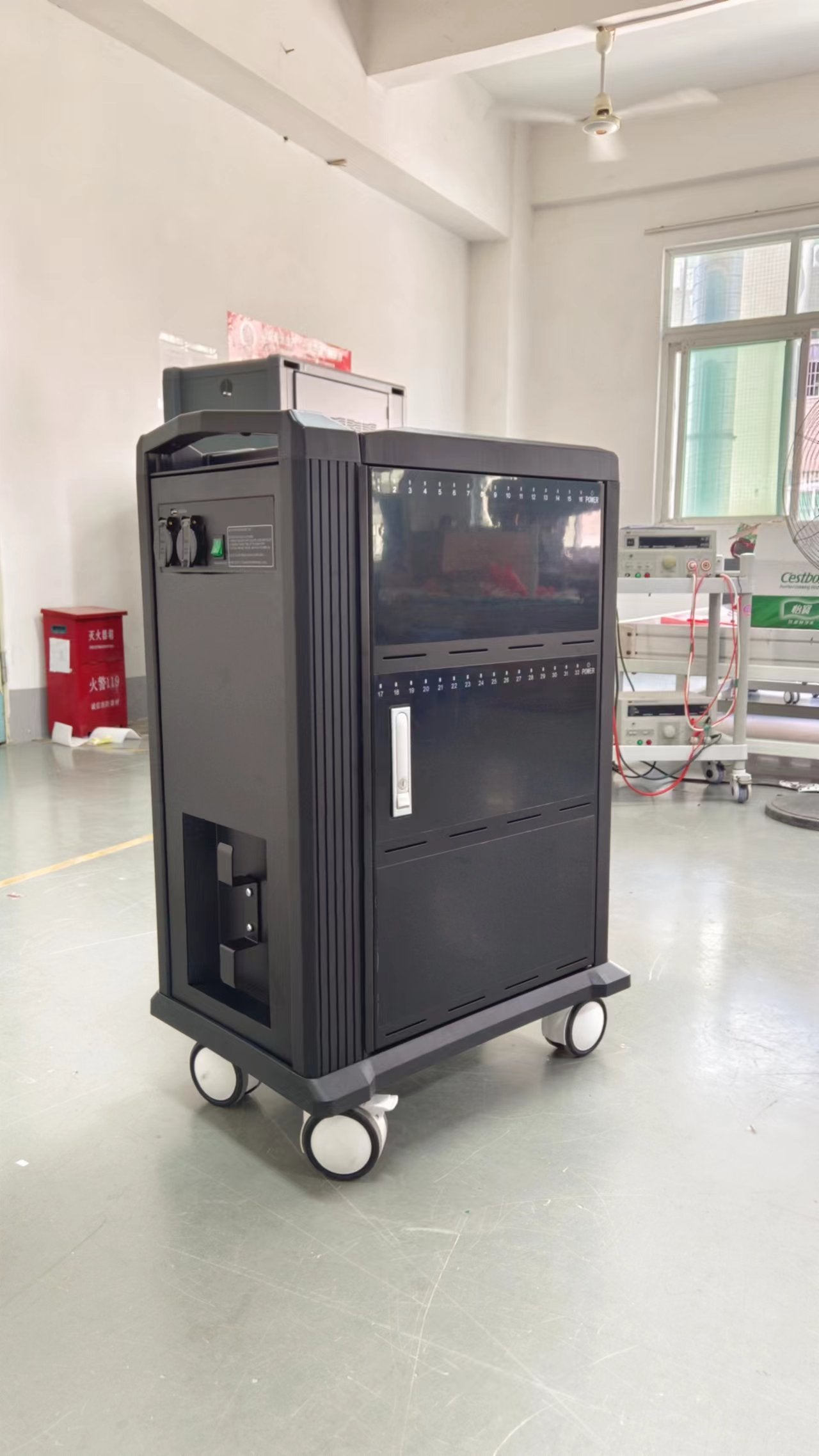 Tablet Charging Cabinet/Cart Suitable for Tablets up to 11 Inches, 32-BIT Workstation, Black (RM32)