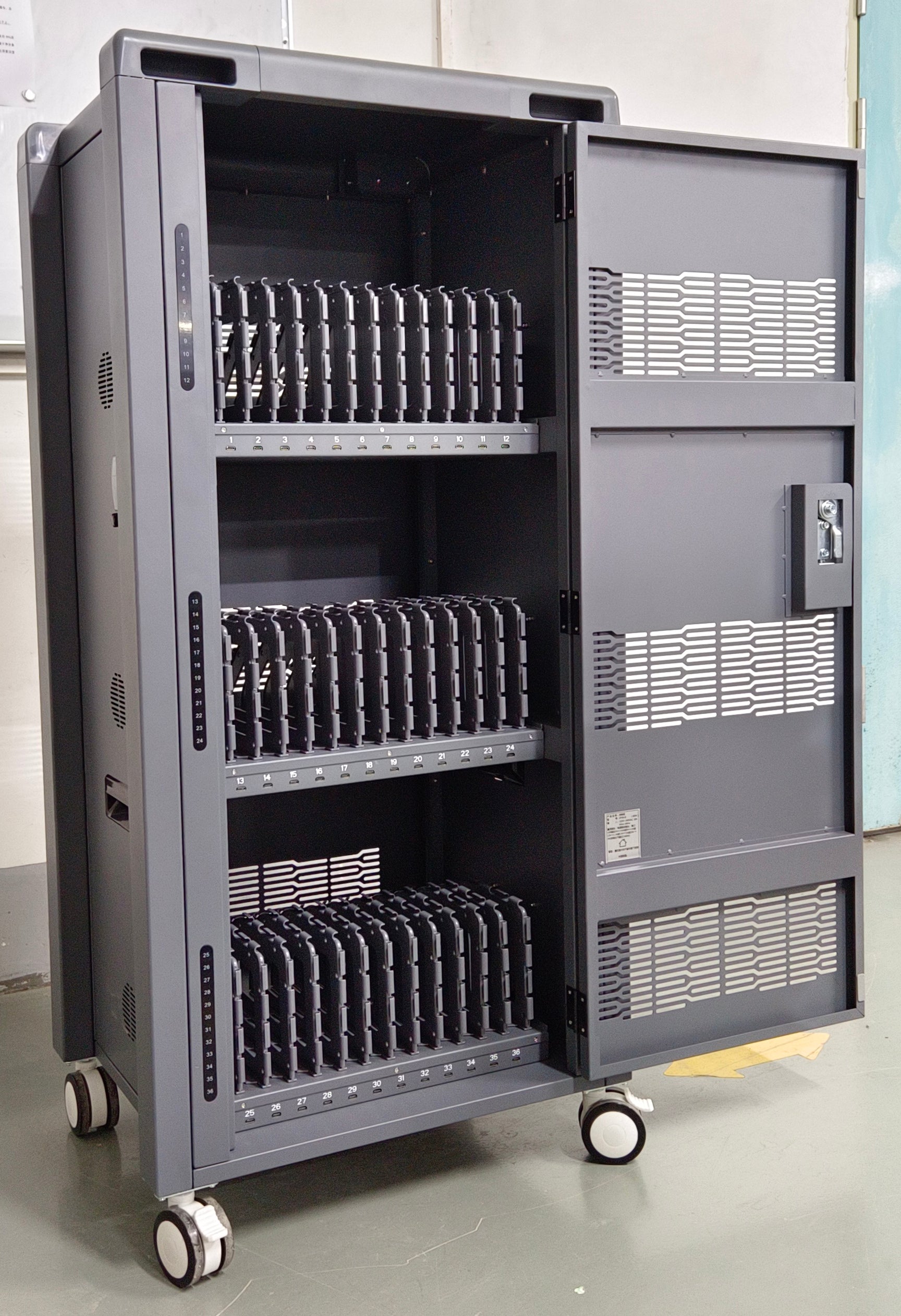 Tablets/Laptops Charging Cart Suitable for 15.6" Tablets Or Laptops, 36-BIT Workstations, Black (RP36-B-60W)