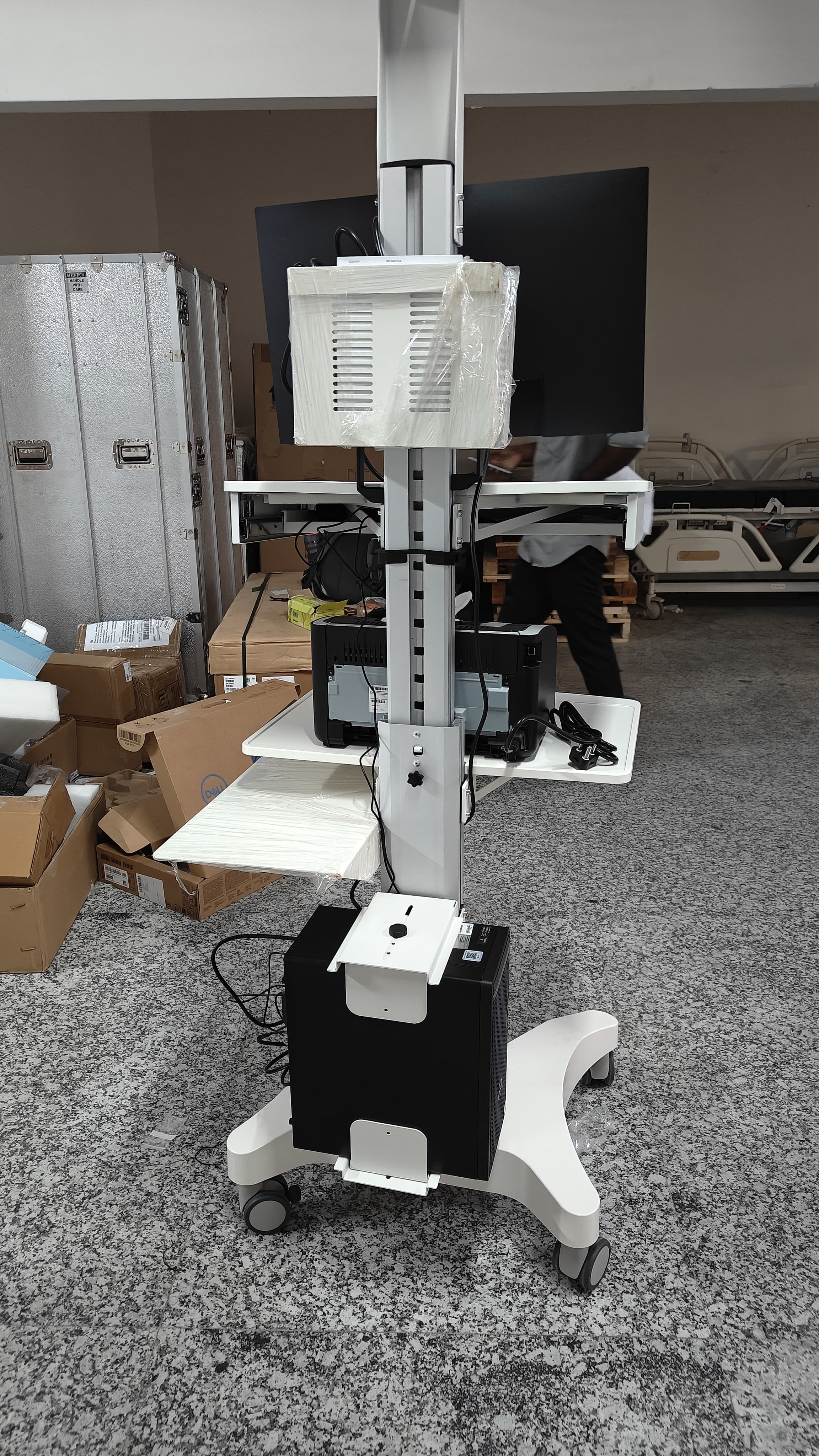 Revolutionizing the Hospital Floor: The Expert’s Guide to Medical Workstations on Wheels